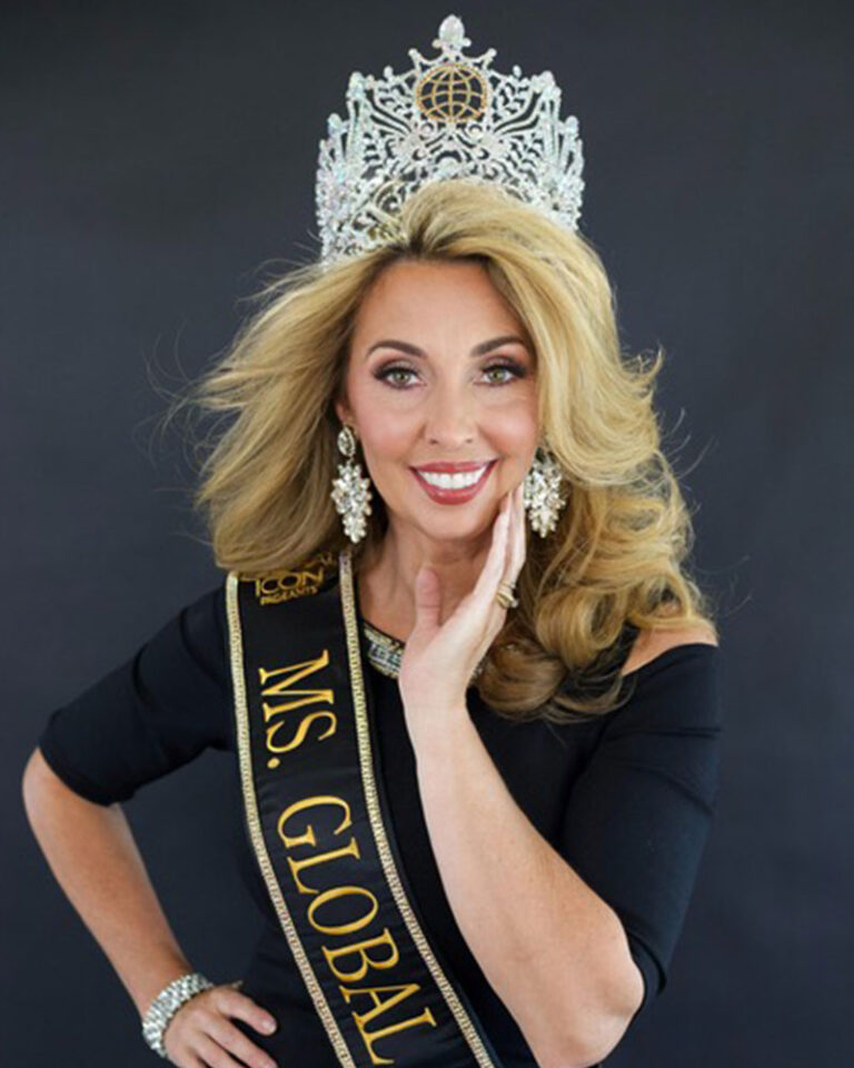 Andrea Roberts The Hollywood Christmas Parade